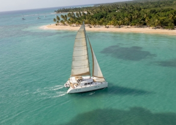 Catamarán - Playa Esmeralda