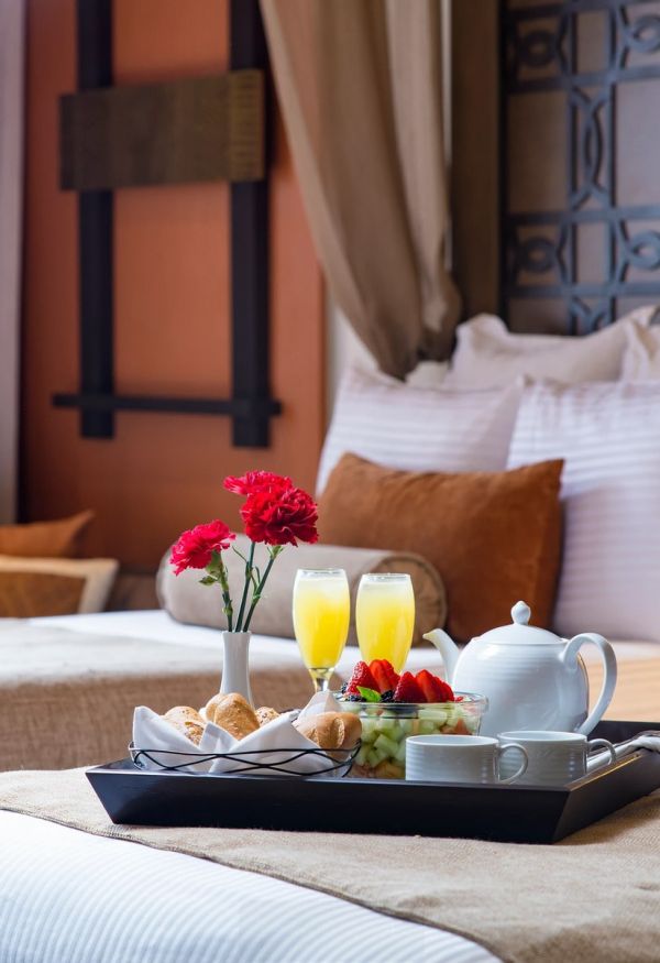 Servicio de alimentos servido en la habitación de Dreams Playa Esmeralda Resort & Spa