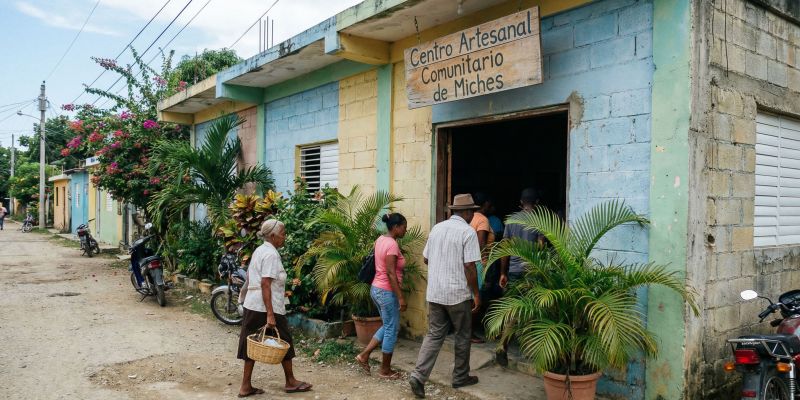 Exterior del Centro Comunitario de Artesanos de Miches República Dominicana