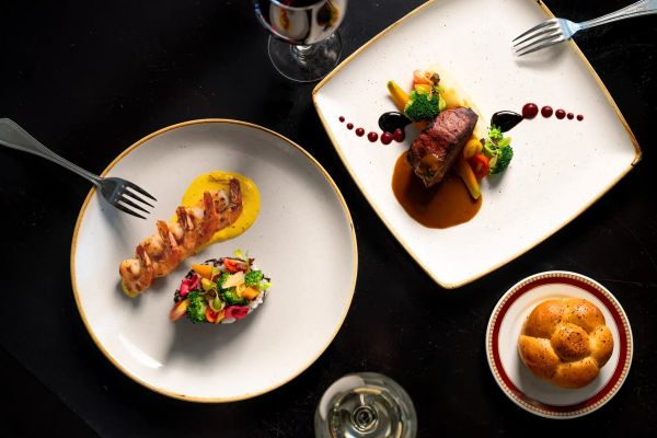 Presentación gastronómica en Culinary Spotlight de Secrets Playa Esmeralda Resort & Spa