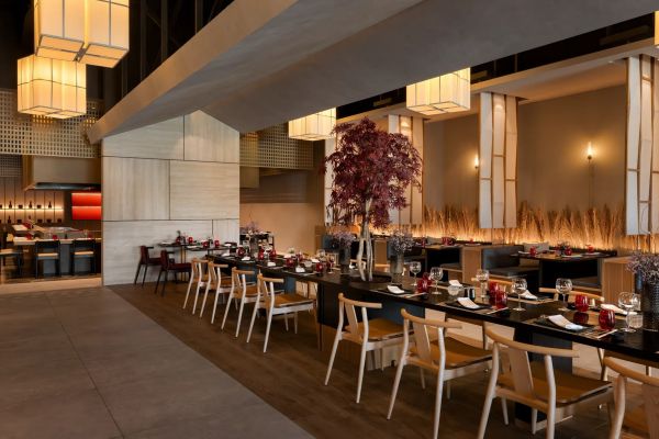 Interior del Himitsu Restaurant en Secrets Playa Esmeralda Resort & Spa