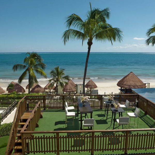 Cabana VIP en rooftop preparada para evento en Dreams Playa Esmeralda Resort & Spa