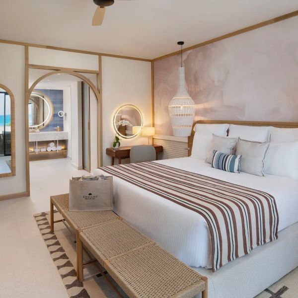Habitación principal de la Preferred Club Master Suite en Dreams Playa Esmeralda Resort & Spa