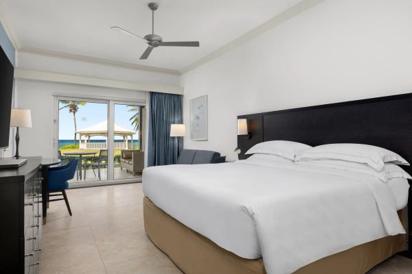 Habitación Oceanfront Walkout con salida directa al exterior en Dreams Playa Esmeralda Resort & Spa
