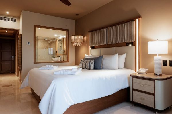 Habitación Preferred Club con balcón y vista al mar en Dreams Playa Esmeralda Resort & Spa