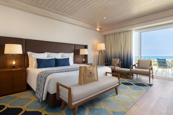 Dormitorio amplio de la Preferred Club Presidential Suite en Dreams Playa Esmeralda Resort & Spa